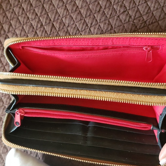 Dooney & Bourke large zip around wallet. - Picture 4 of 10